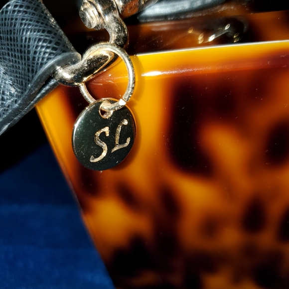 Lucite tortoise box purse, 7x5x3 inches - Picture 4 of 4